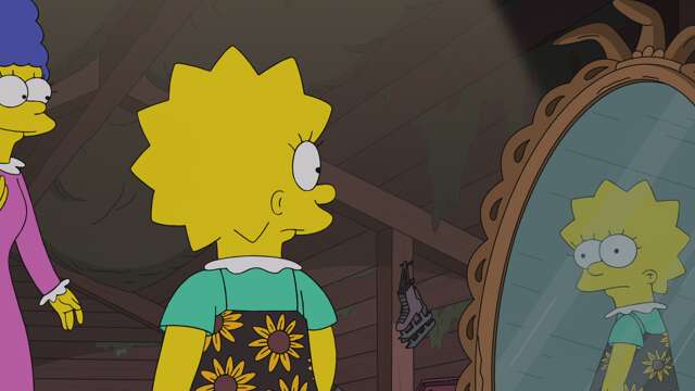 Dans le grenier, Lisa s'admire devant un vieux miroir en robe à fleurs, Marge derrière elle.