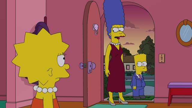 Marge et Bart, habillés pour le bal, quittent la maison sous le regard de Lisa restée près de la porte.