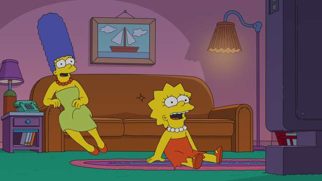 Le salon des Simpson avec son canapé face à la télévision.